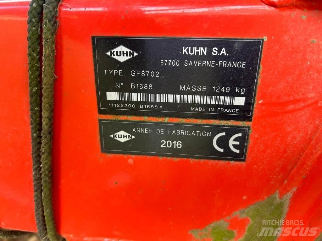 Kuhn GF8702 Obracače a zhrabovače sena