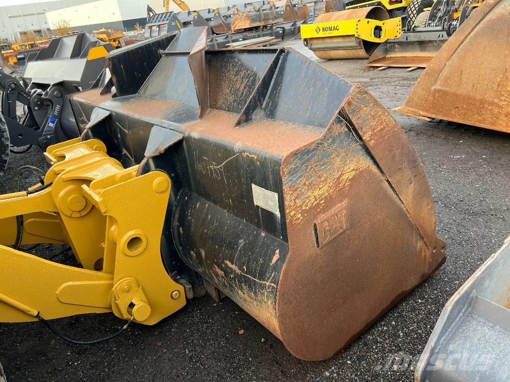 CAT 938M Kolesové nakladače