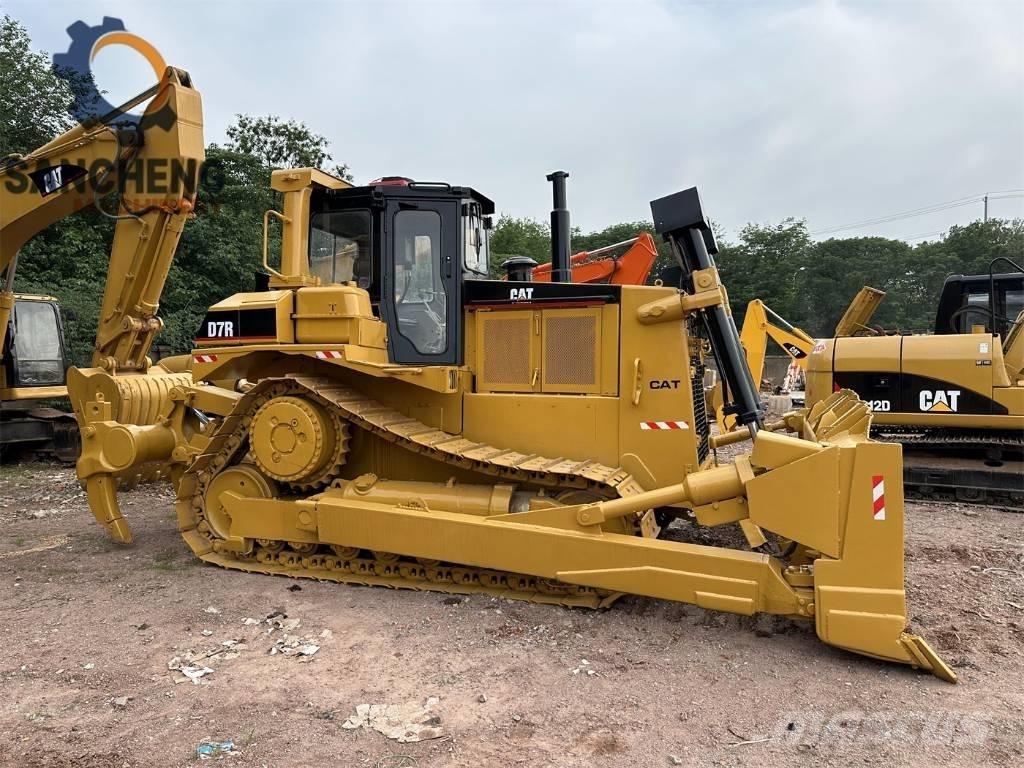 CAT D 7 R Pásové dozéry