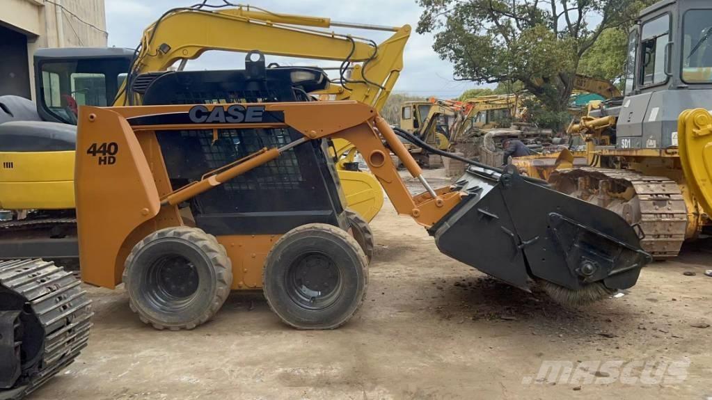 CASE 440 Šmykom riadené nakladače