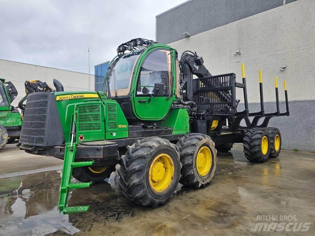 John Deere 1510 E Lesné traktory
