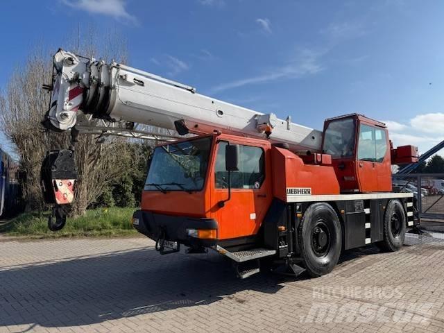 Liebherr LTM 1030-2 Univerzálne terénne žeriavy