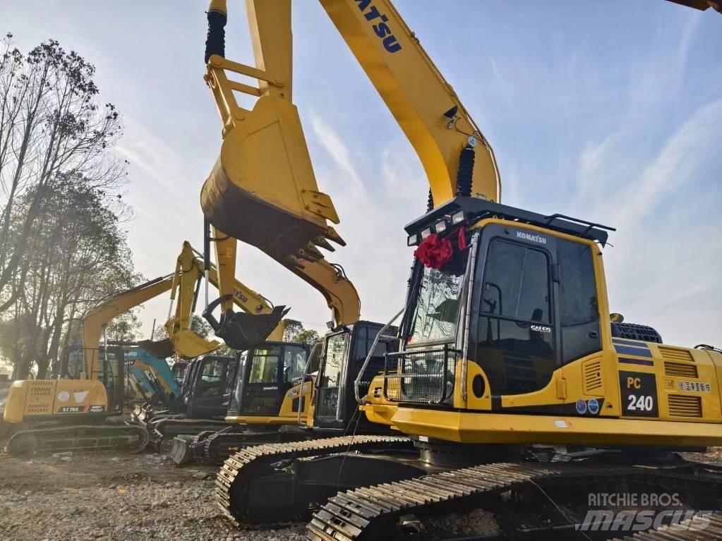 Komatsu PC240-8 Midi rýpadlá 7 t - 12 t