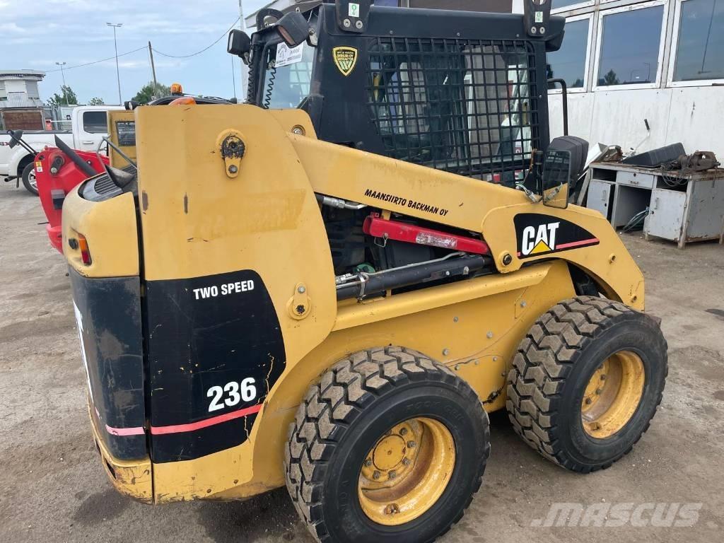 CAT 236 Šmykom riadené nakladače