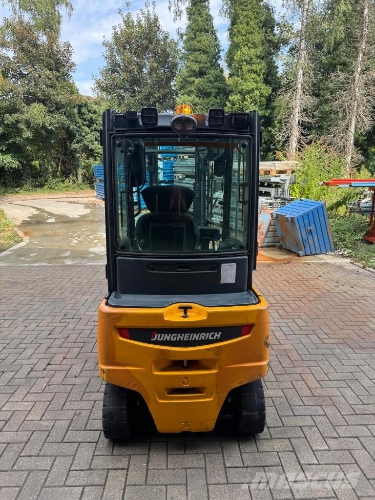 Jungheinrich EFG320 Akumulátorové vozíky