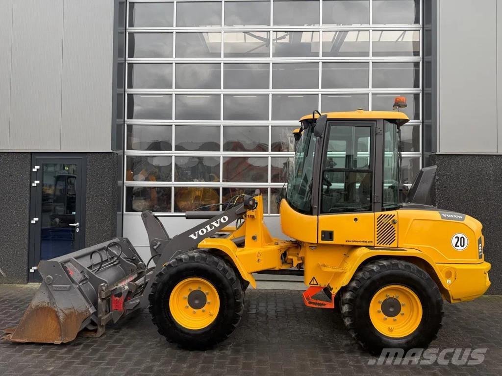 Volvo L30G Kolesové nakladače