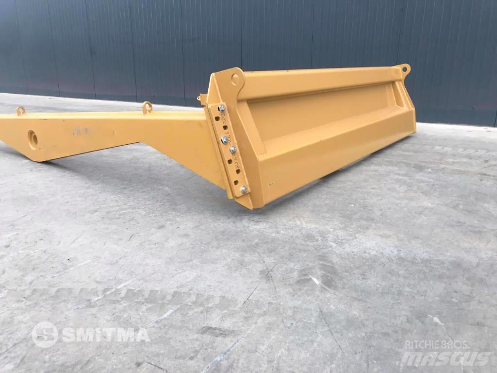 CAT 725C Zadné dvere