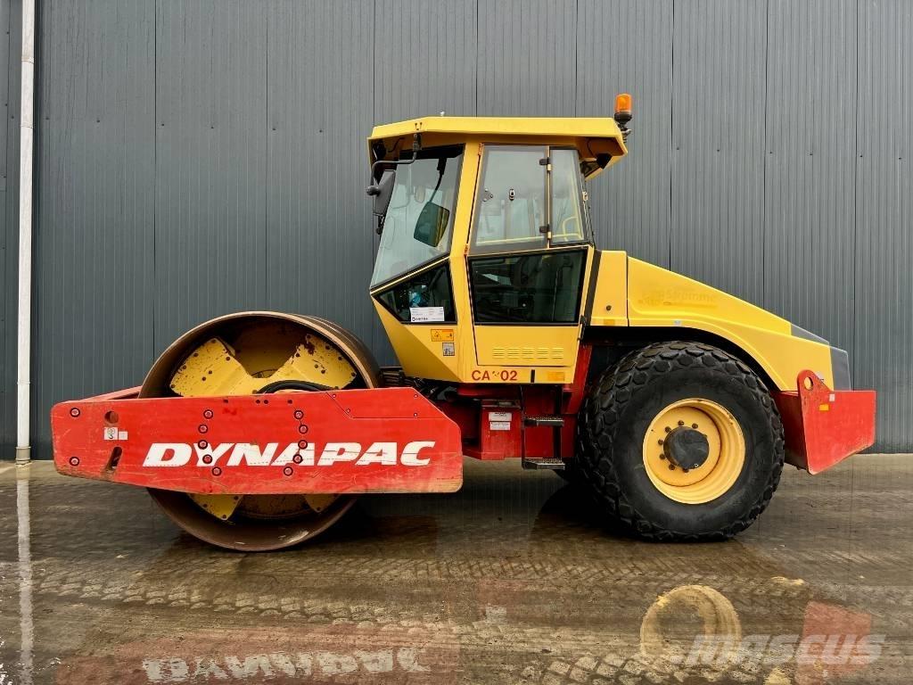 Dynapac CA302D Ťahačové valce