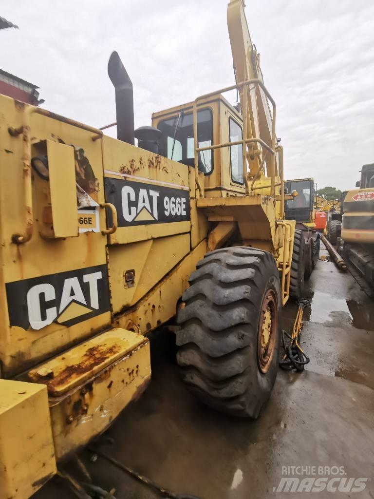 CAT 966E Kolesové nakladače