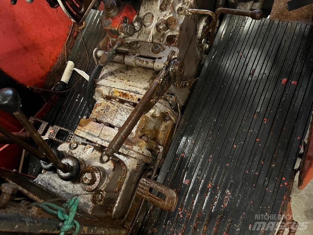 Massey Ferguson 168 Traktory