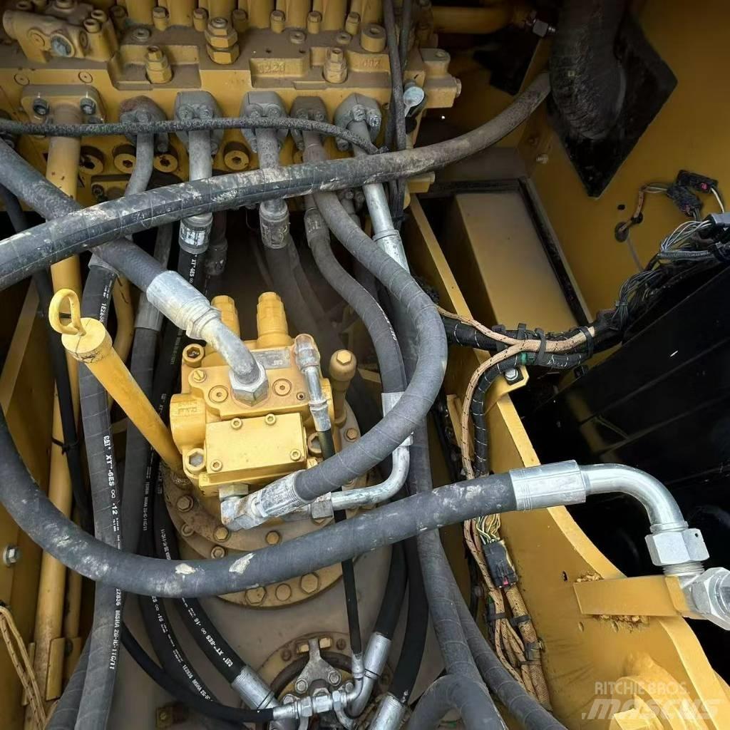 CAT 320 GC Pásové rýpadlá