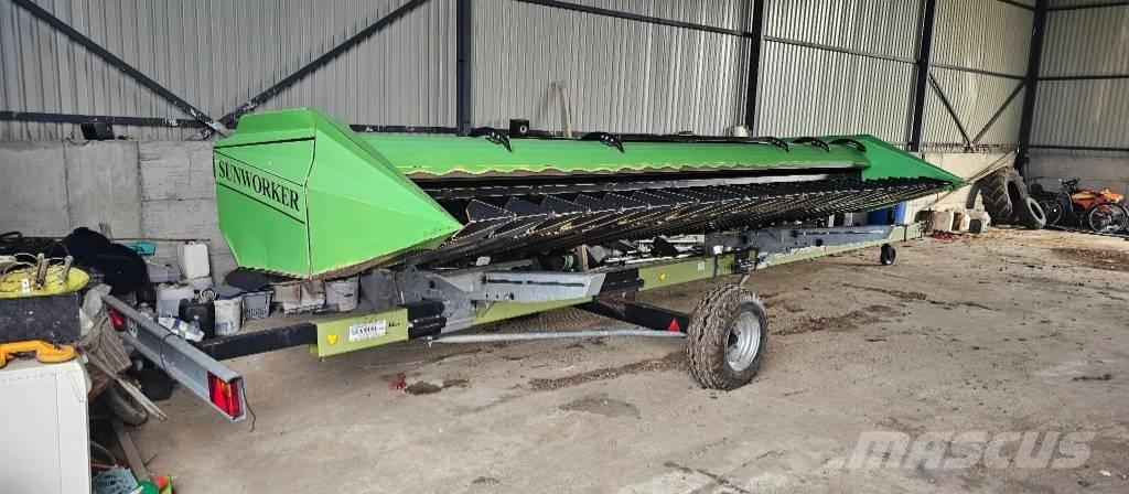 CLAAS Tucano 440 Kombinované zberacie stroje