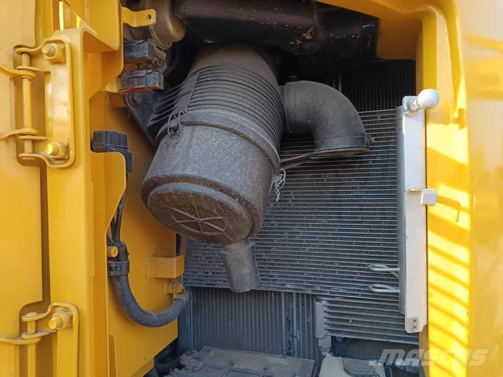 Komatsu PC138 Midi rýpadlá 7 t - 12 t