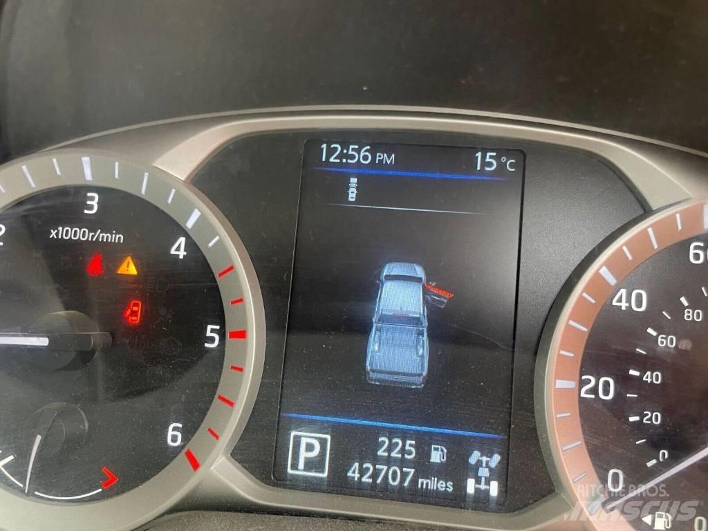 Nissan Navara Automobily