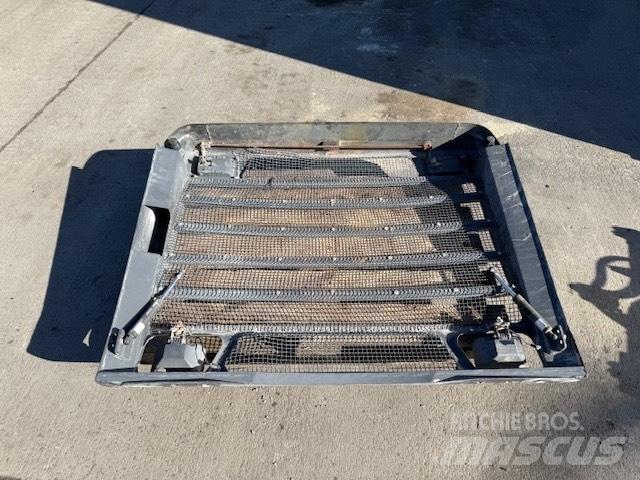 Doosan DL 400 OSŁONA Podvozky a zavesenie kolies