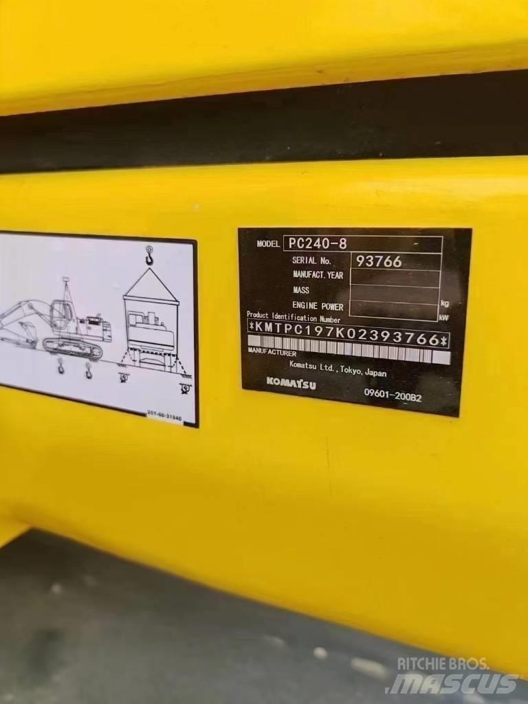 Komatsu 240LC-8 Pásové rýpadlá
