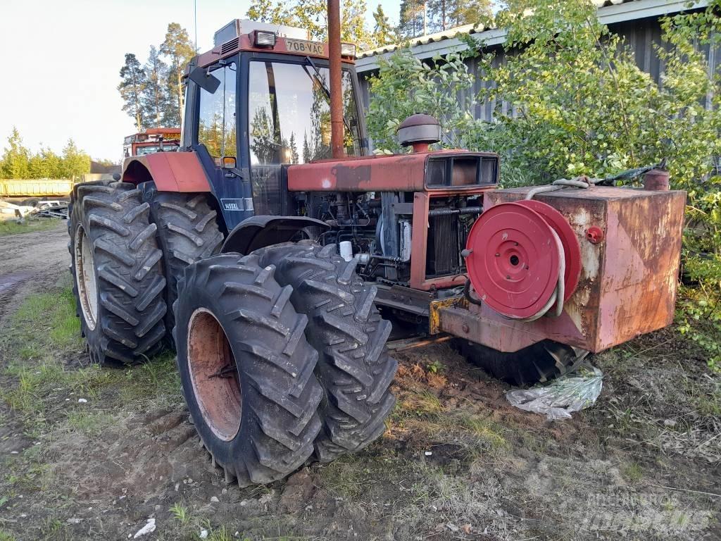 CASE 1455 Traktory