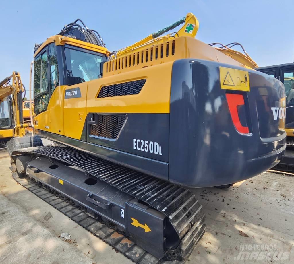 Volvo EC 250 D L Pásové rýpadlá