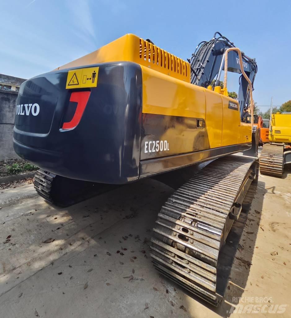 Volvo EC 250 D L Pásové rýpadlá