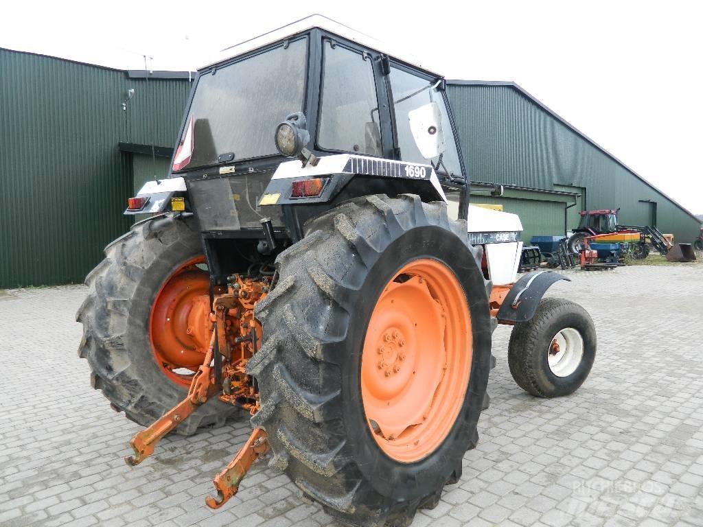 Case IH 1690 Traktory