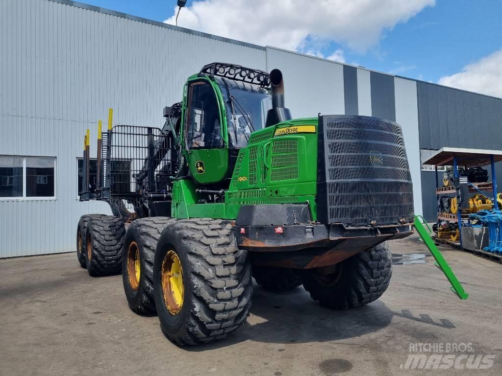 John Deere 1910 G Lesné traktory