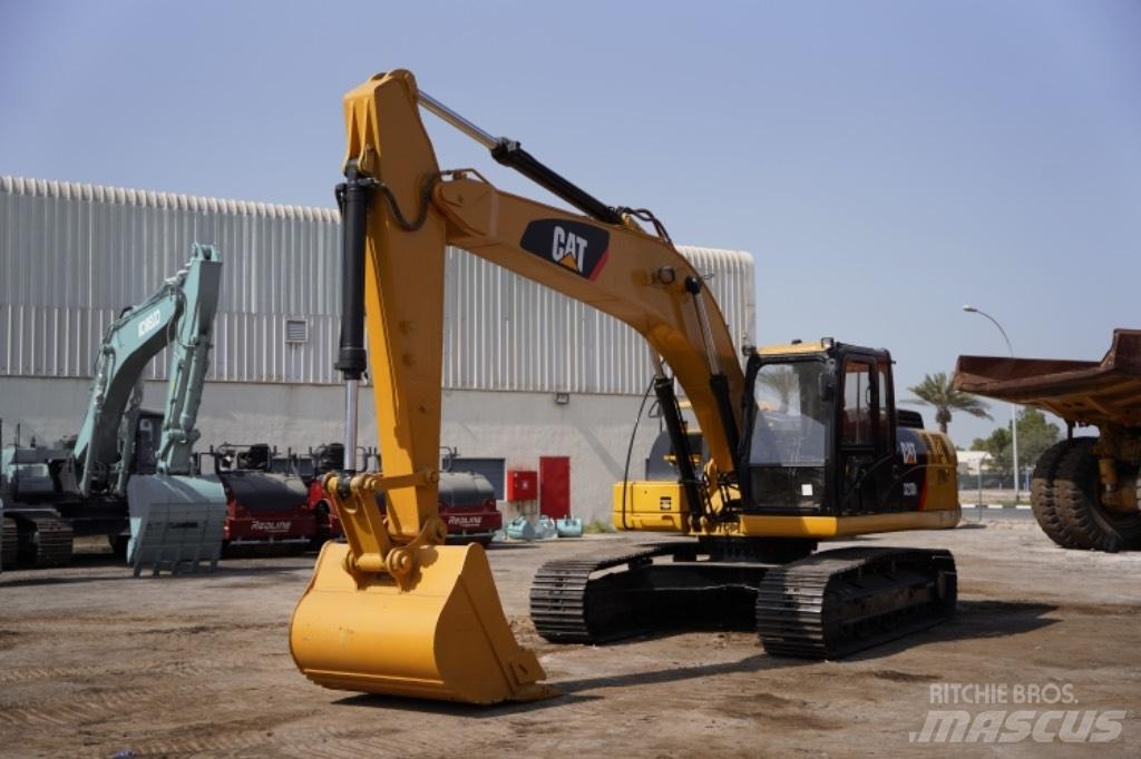 CAT 323D3 Kolesové rýpadlá