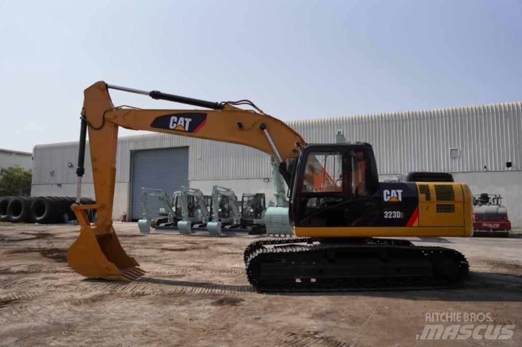 CAT 323D3 Kolesové rýpadlá