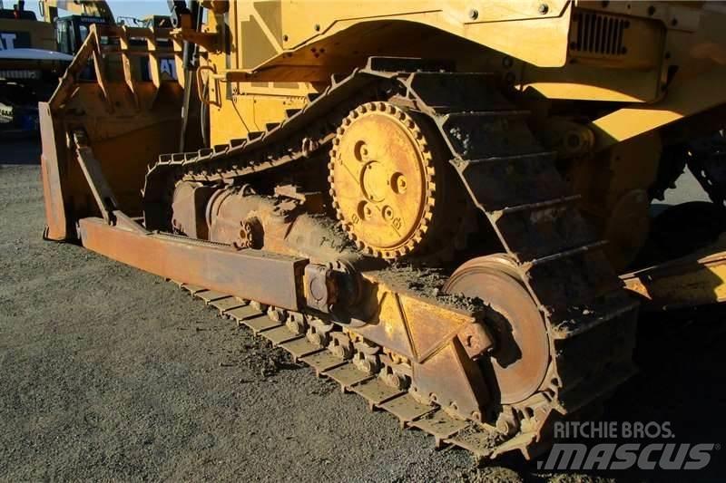 CAT D6R2 Pásové dozéry
