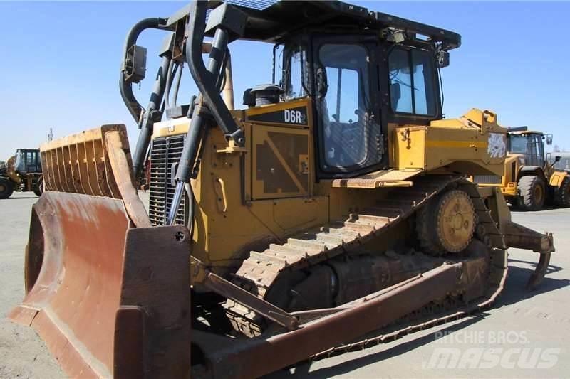 CAT D6R2 Pásové dozéry
