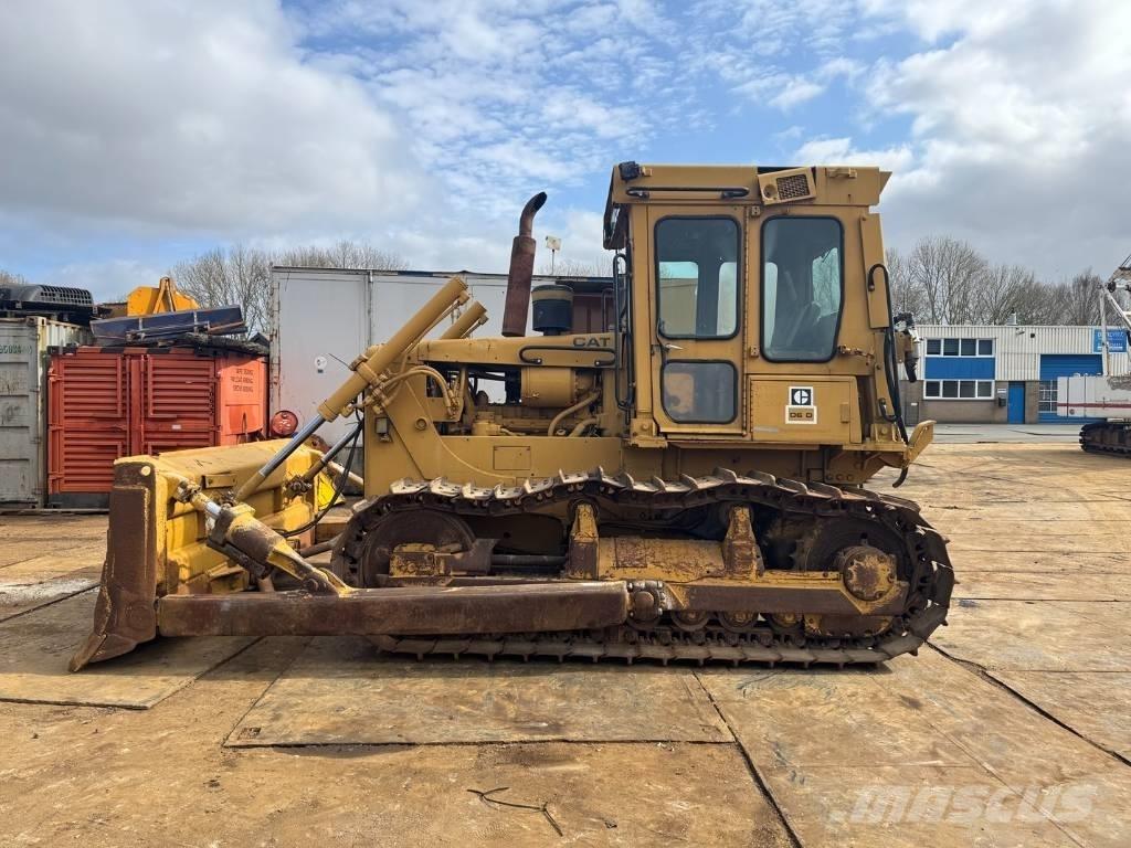 CAT D 6 D Pásové dozéry