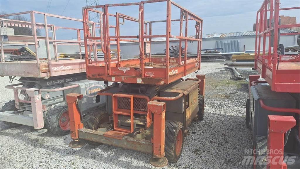 SkyJack SJ6832RTE Nožnicové zdvíhacie plošiny