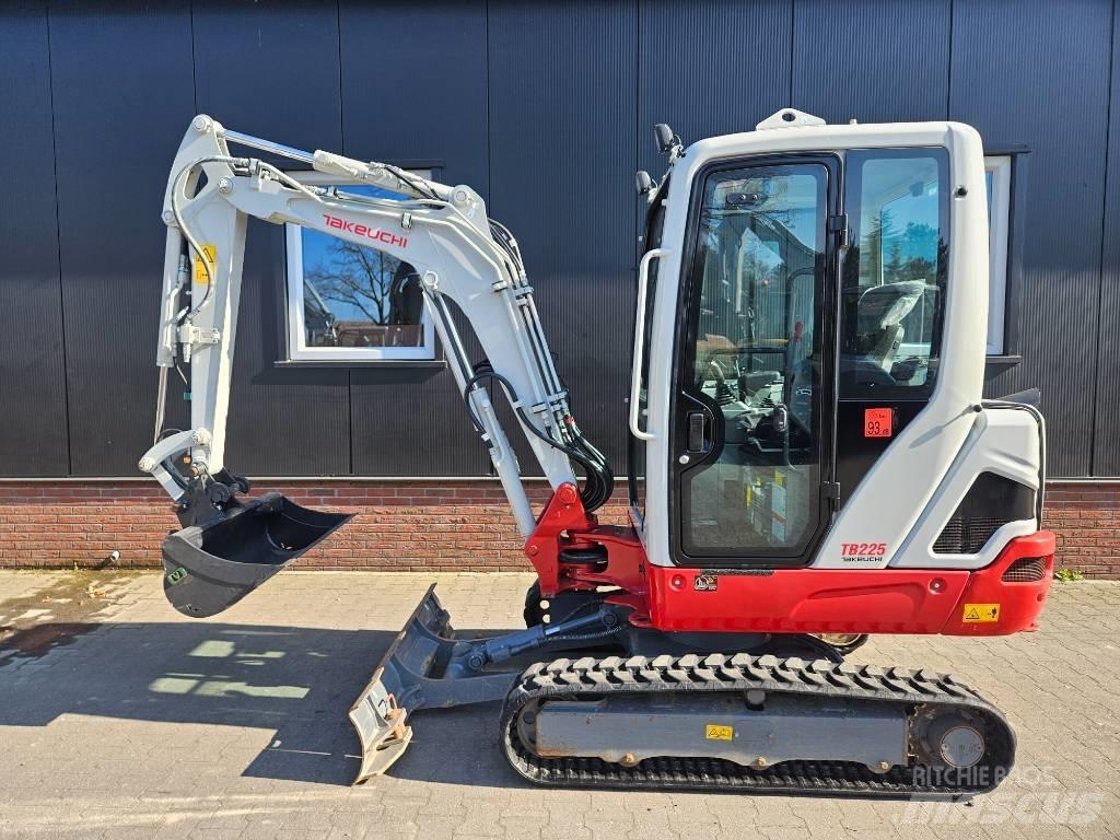 Takeuchi TB 225 Mini rýpadlá < 7t