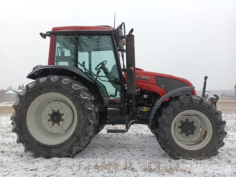 Valtra A 93 HITECH Traktory