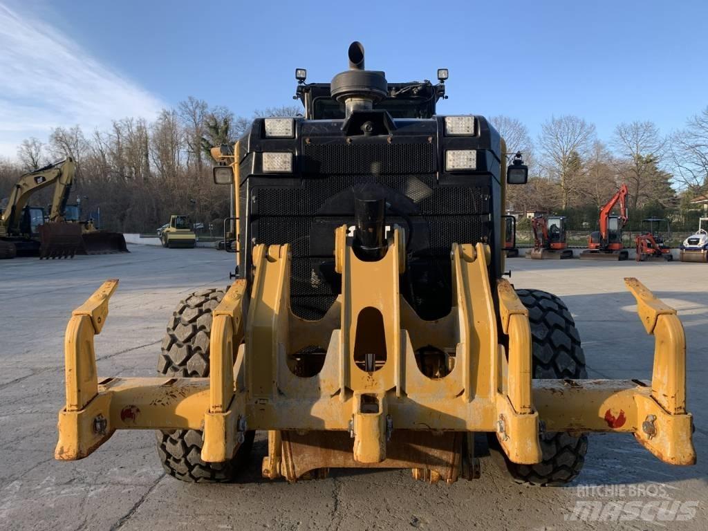 CAT 140 M 3 Grejdery