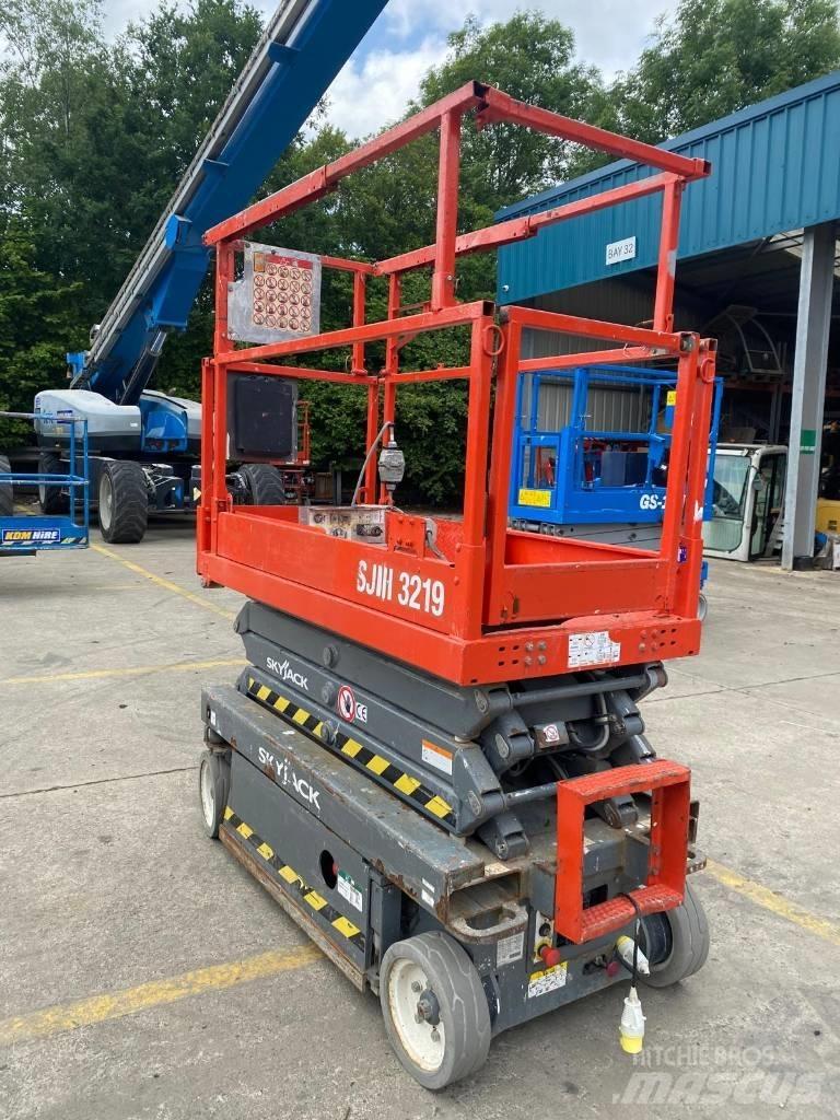 SkyJack SJ 3219 Nožnicové zdvíhacie plošiny