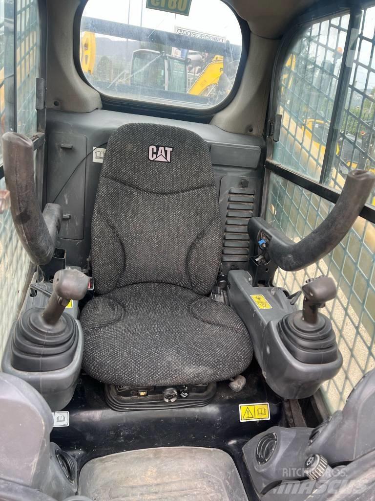CAT 262 D Šmykom riadené nakladače