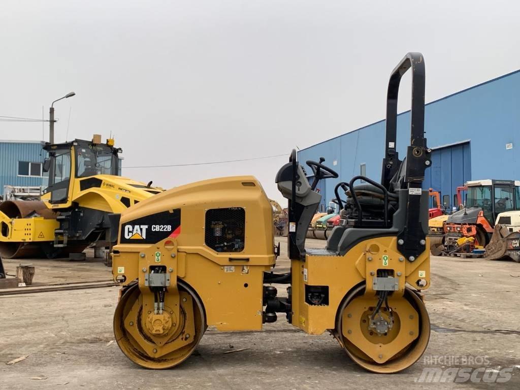 CAT CB 22B Tandemové valce