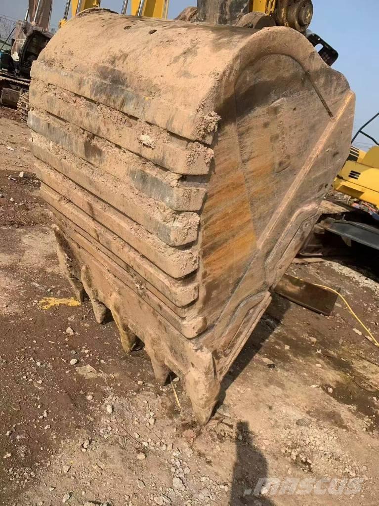 Komatsu PC 450-8 Pásové rýpadlá