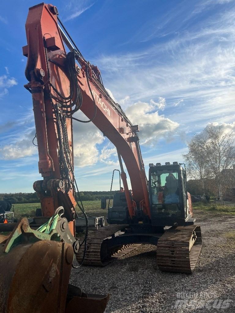 Hitachi ZX 210 Pásové rýpadlá