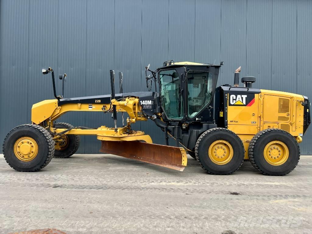 CAT 140M2 AWD Grejdery