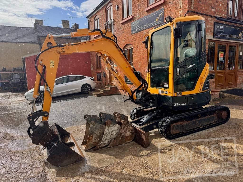 Hyundai R25Z-9 AK Mini rýpadlá < 7t