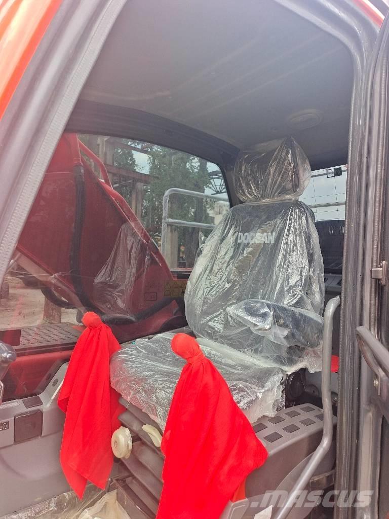 Doosan DX 225 Pásové rýpadlá