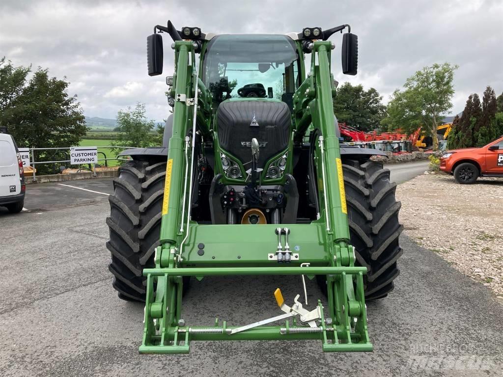 Fendt 724 Profi Plus Traktory