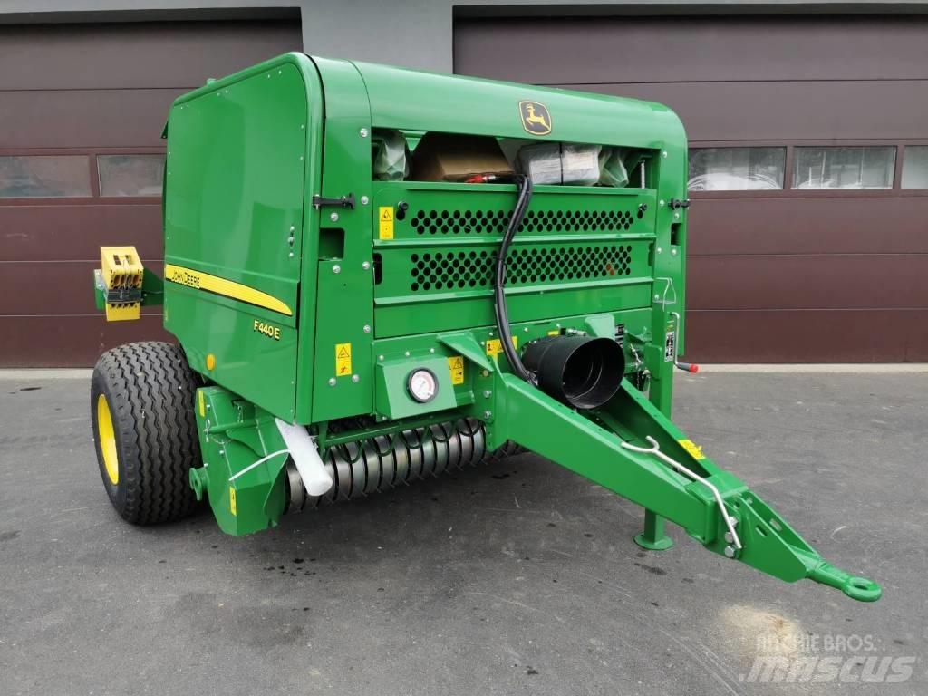 John Deere F440E Lisy na okrúhle balíky