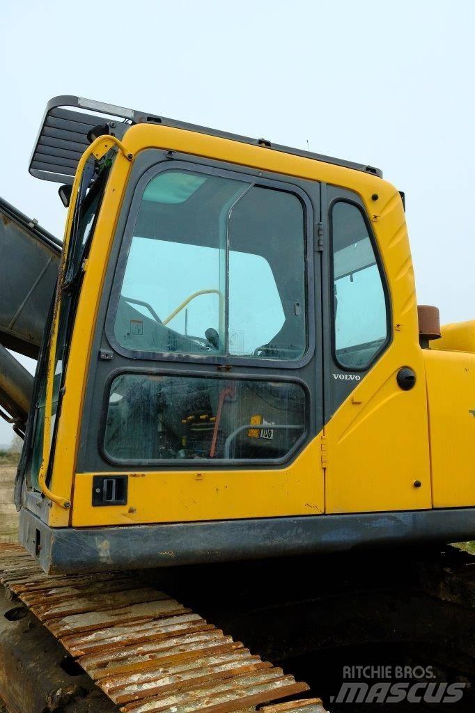 Volvo EC 240 kabina Kabíny a interiér