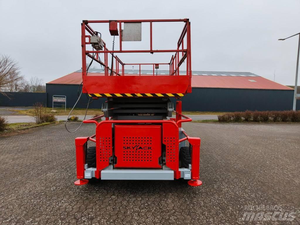 SkyJack SJ 9250 RT Nožnicové zdvíhacie plošiny