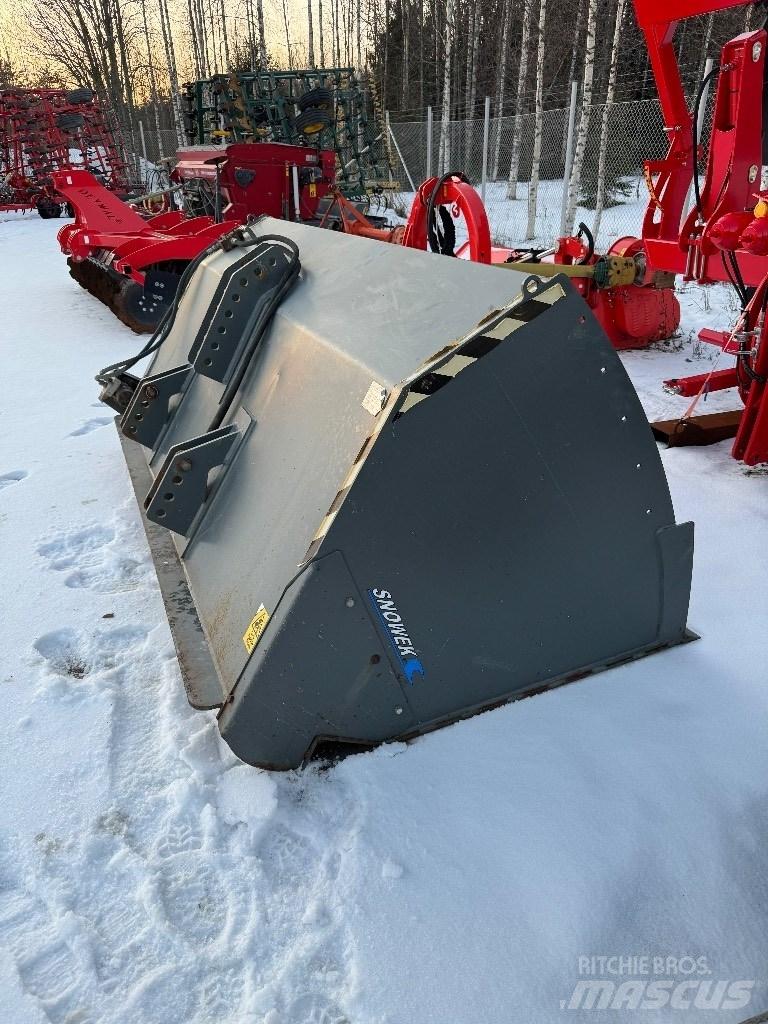 Snowek S2500 Posýpače soli a piesku