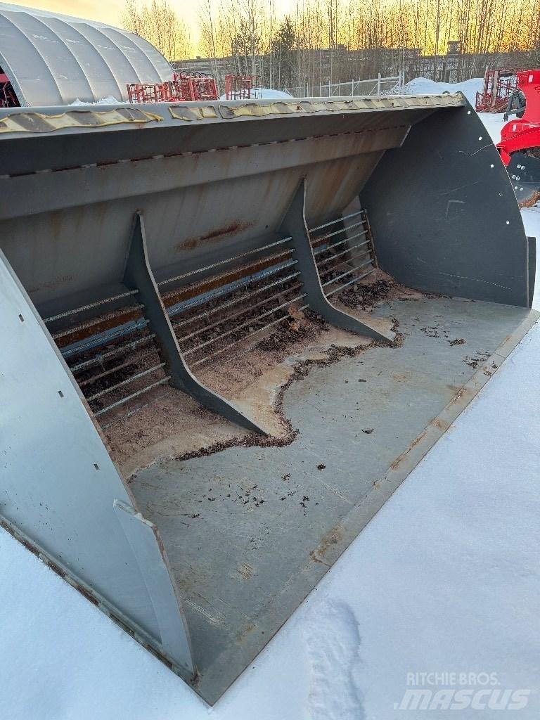 Snowek S2500 Posýpače soli a piesku