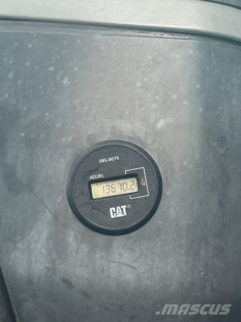 CAT M 325 D MH Kolesové rýpadlá