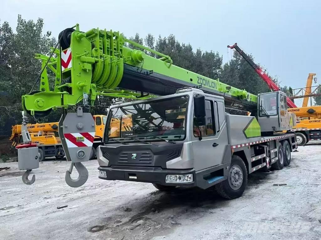 Zoomlion ZTC 250 A Univerzálne terénne žeriavy